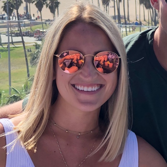 Meet your Posher, Brooke - Picture 1 of 1